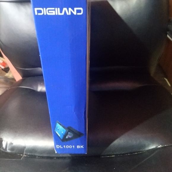 Digiland tablet with DVD player 10.1in - Picture 3 of 6